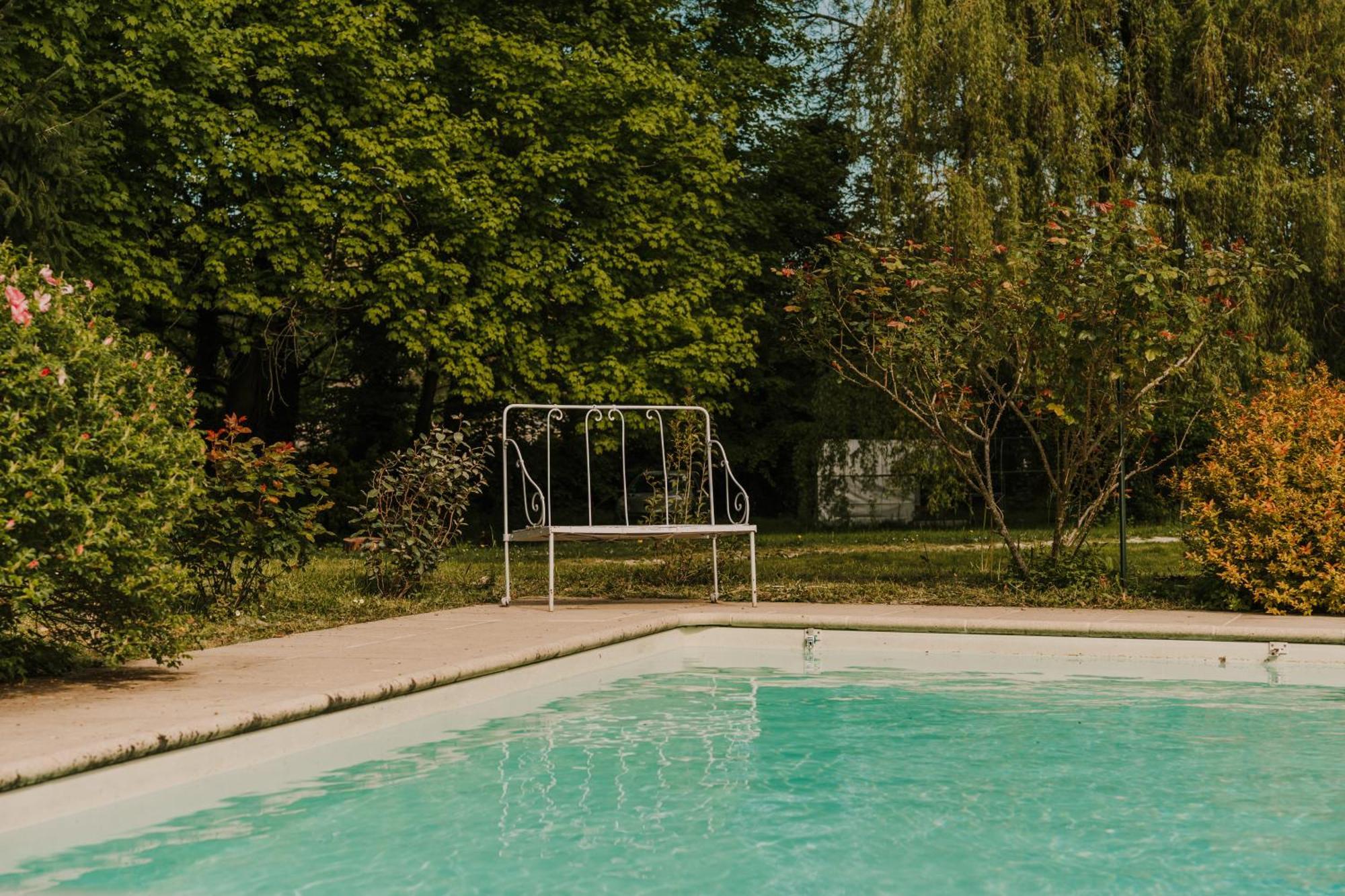 Maison D'Hotes Et Gite De Charme Avec Piscine, La Lhuiseraie Luaran gambar